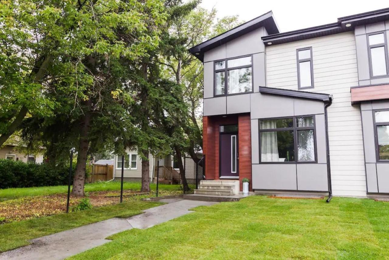 Contemporary Farmhouse Home - King Bed - Double Garage Parking - Free Wifi & Netflix - Long Stays Welcome Edmonton Kültér fotó
